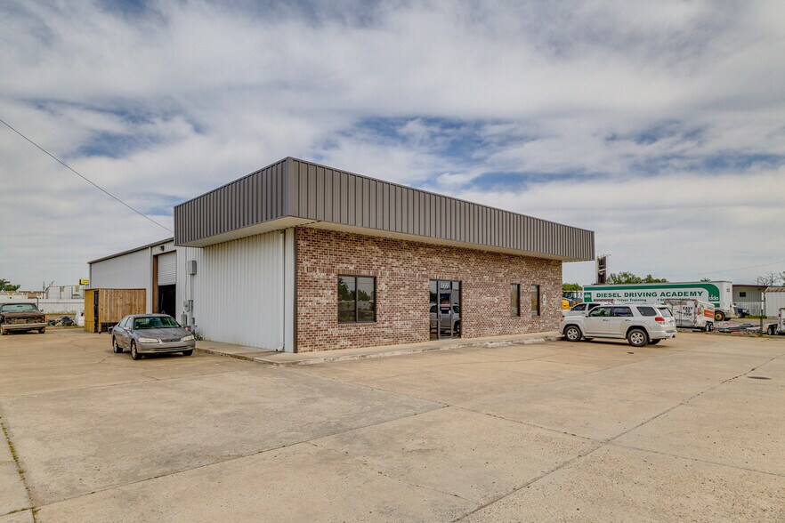 Primary Photo Of 169 Sterling Ave, West Monroe Flex For Sale