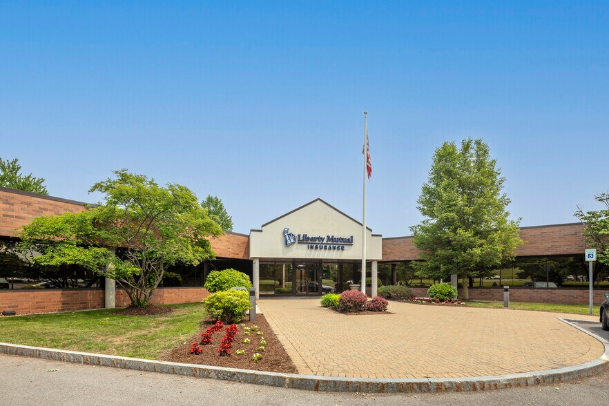 More Photos Of 5062 Brittonfield Pky, East Syracuse Office For Sale