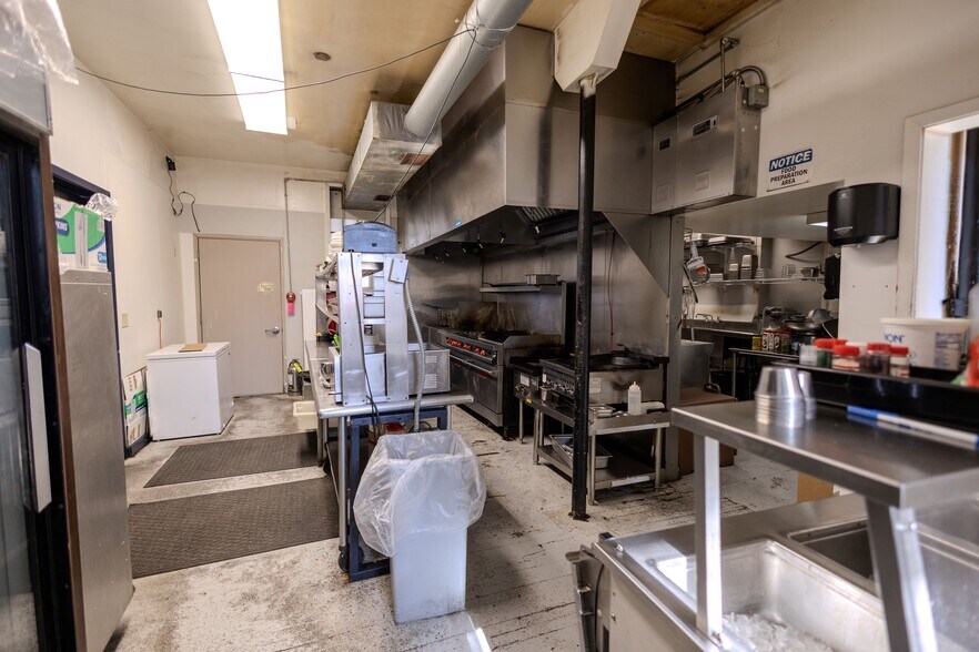 More Photos Of 1525 16th St, Central City General Retail For Sale