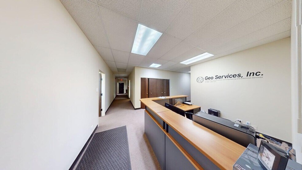 More Photos Of 1235 E Davis, Arlington Heights Office For Lease