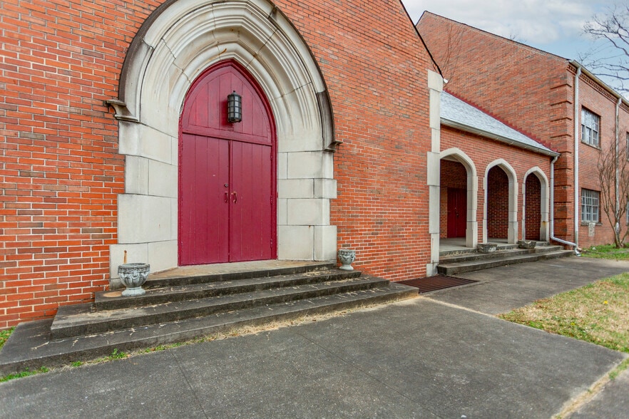 More Photos Of 2001 Avenue Z, Birmingham Religious Facility For Sale
