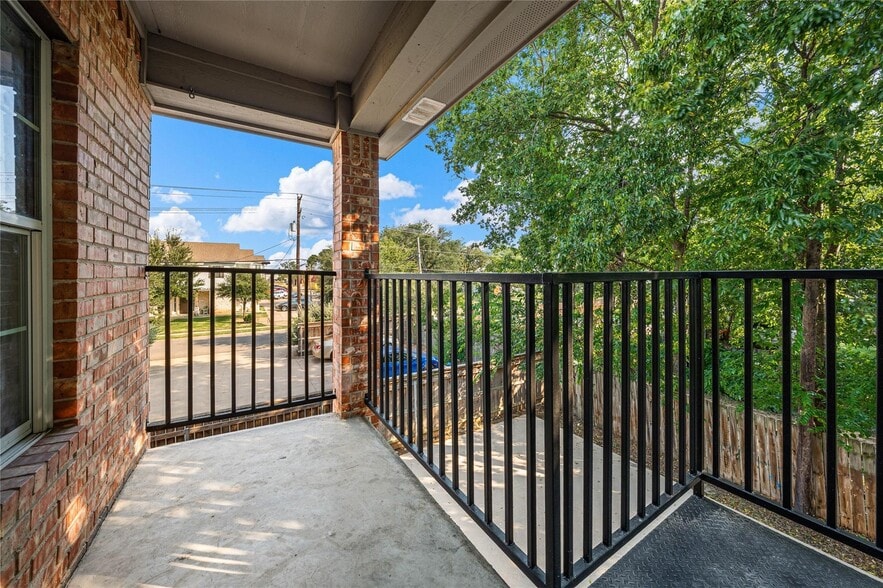 More Photos Of 1911 S 11th St, Waco Apartments For Sale