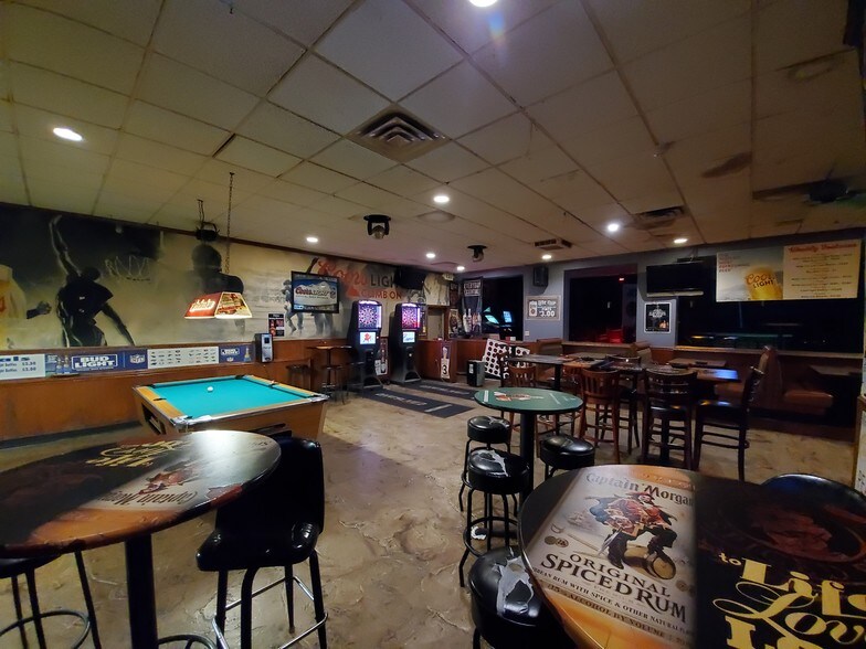 More Photos Of 1027 Sheffield Ave, Dyer Restaurant For Lease