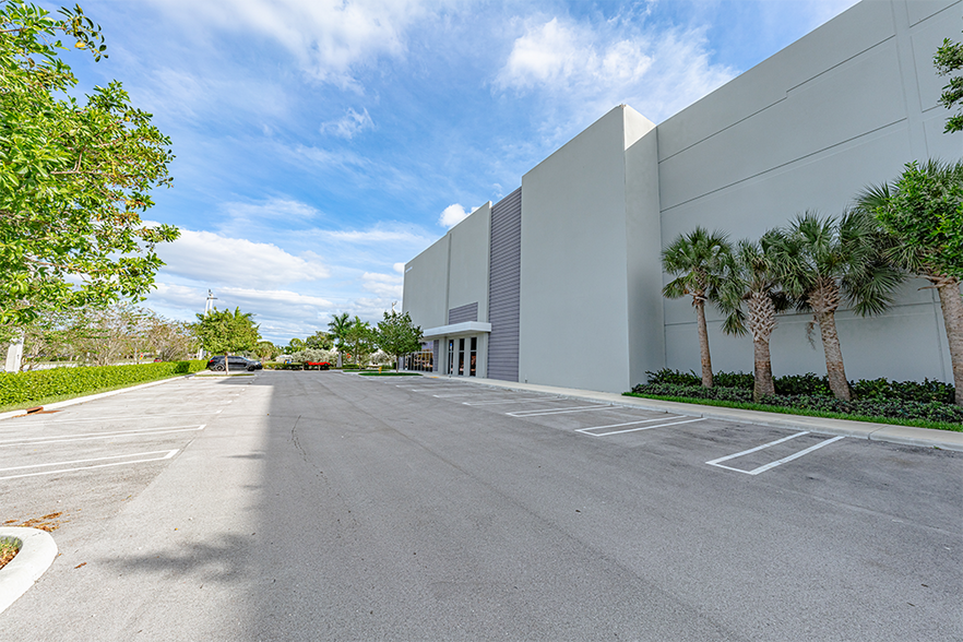 More Photos Of 12000 NW 39 St, Coral Springs Unknown For Lease