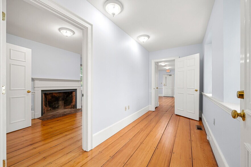 More Photos Of 160 Sylvan St, Danvers Office For Sale