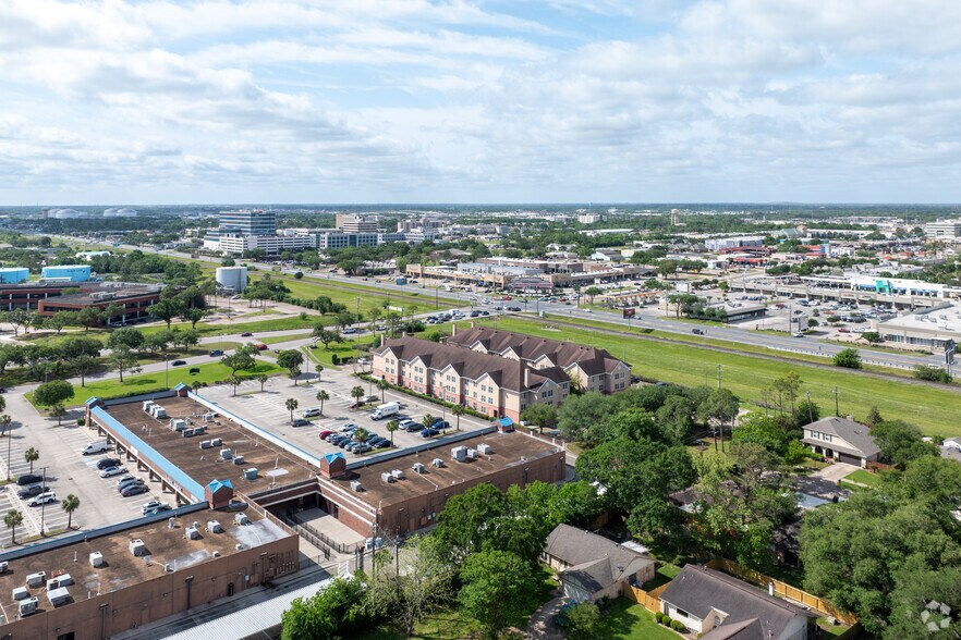 More Photos Of 401 Bay Area Blvd, Houston Hotel For Sale