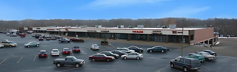 More Photos Of N85 W15880 Appleton Ave, Menomonee Falls Unknown For Lease