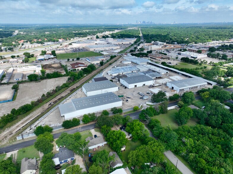 More Photos Of 301 Pleasant Dr, Dallas Warehouse For Lease