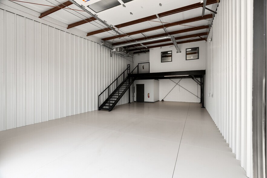 More Photos Of 4049 Chris SW Dr, Huntsville Warehouse For Lease