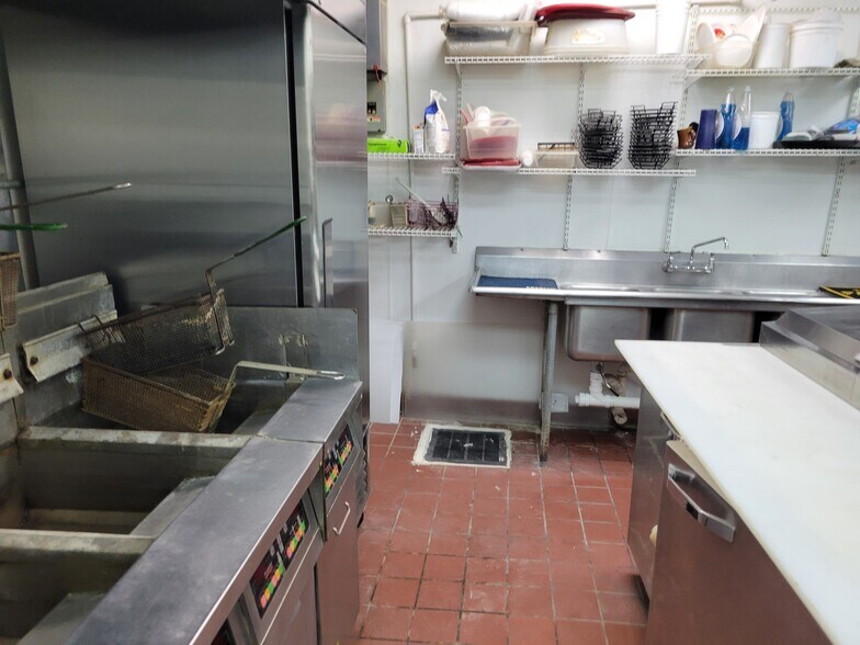 More Photos Of 90 E Jefferson St, Franklin Specialty For Lease