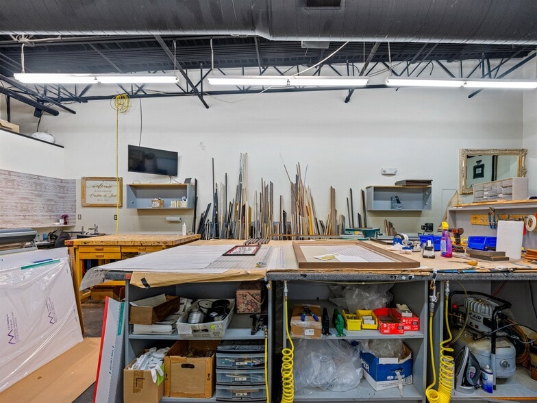 More Photos Of 1829 Hendersonville Rd, Asheville Unknown For Lease