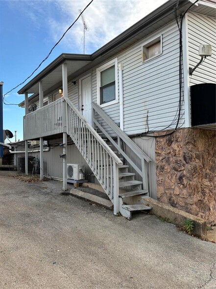 More Photos Of 150 S Hall St, Potosi Office For Sale