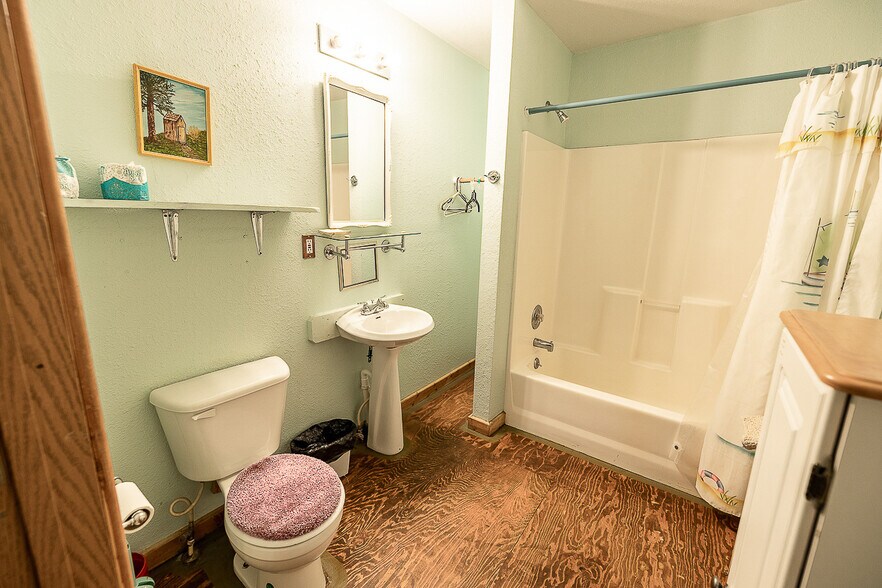 100 Boone, Conconully, WA 98819 Hotel For Sale