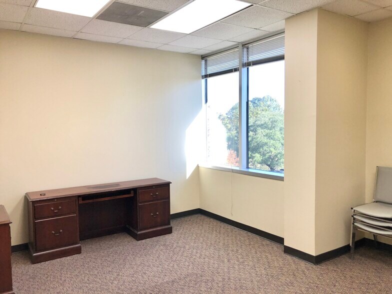 More Photos Of 3029 S Sherwood Forest Blvd, Baton Rouge Loft Creative Space For Lease