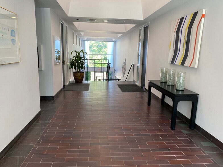 More Photos Of 1005 S 76th Ave, Omaha Medical For Lease