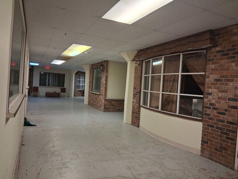 More Photos Of 2711 Sheridan Rd, Zion General Retail For Sale