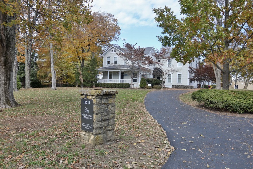 More Photos Of 12211 Old Shelbyville Rd, Louisville Loft Creative Space For Lease