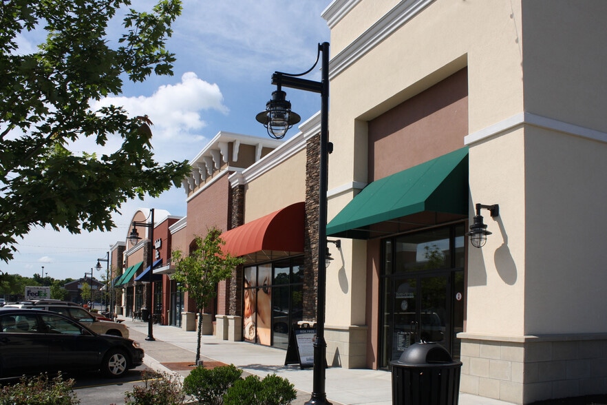 More Photos Of 1900 Empire Blvd, Webster Unknown For Lease