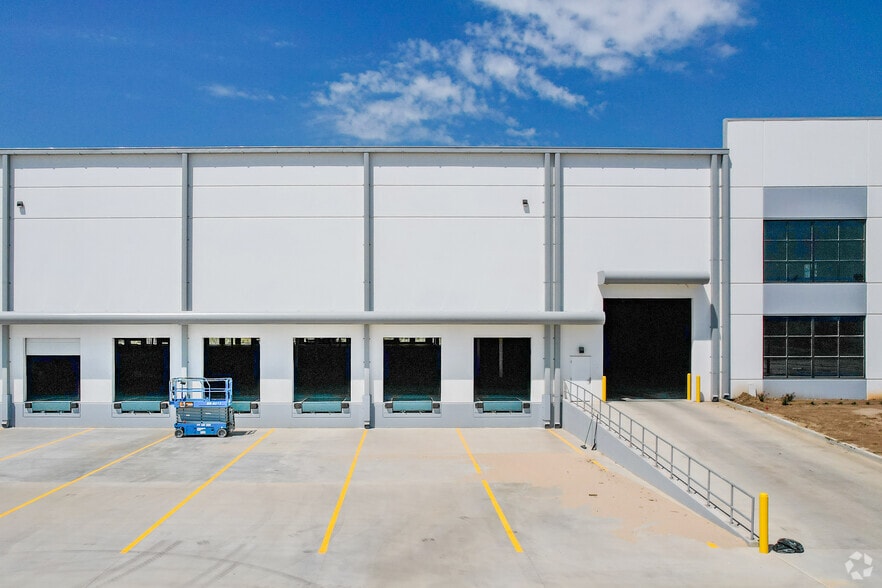 More Photos Of 300 Seabrook Pky, Pooler Warehouse For Lease