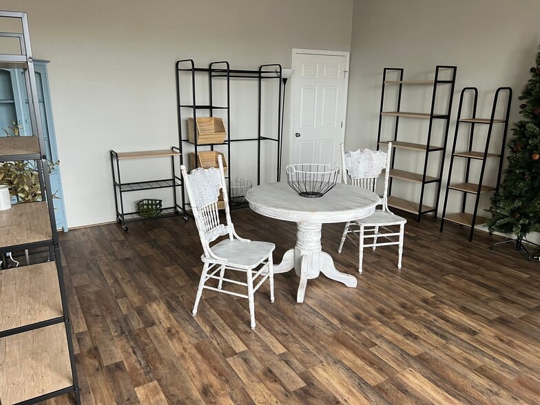 More Photos Of 26200 Vista Dr, Waves Unknown For Lease