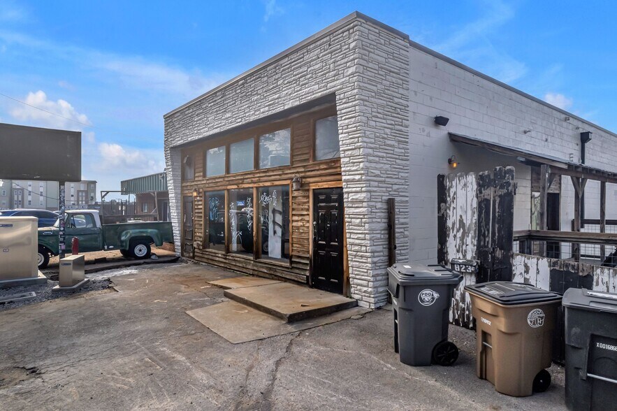 More Photos Of 823 Woodland St, Nashville Freestanding For Lease