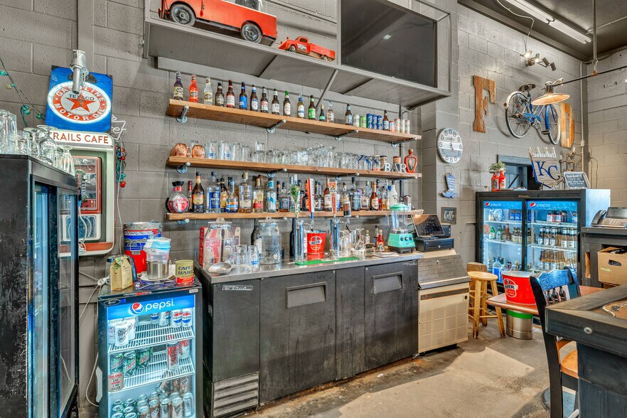 More Photos Of 601 Arizona Ave, Holton General Retail For Sale