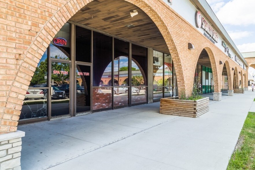 More Photos Of 1100-1190 S Elmhurst Rd, Mount Prospect Unknown For Lease