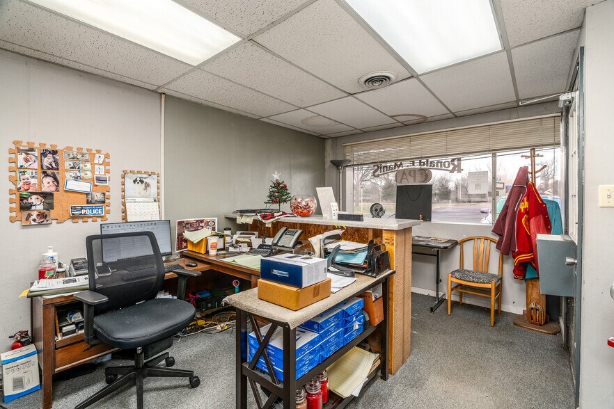 More Photos Of 828 E Main St, Carbondale General Retail For Sale