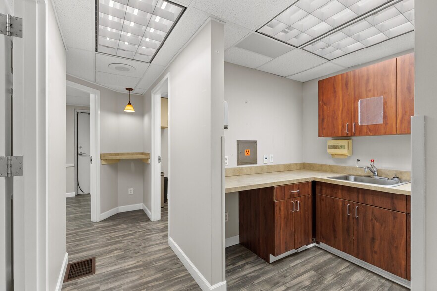 More Photos Of 10131-10137 West Florissant Ave, Saint Louis Office For Sale