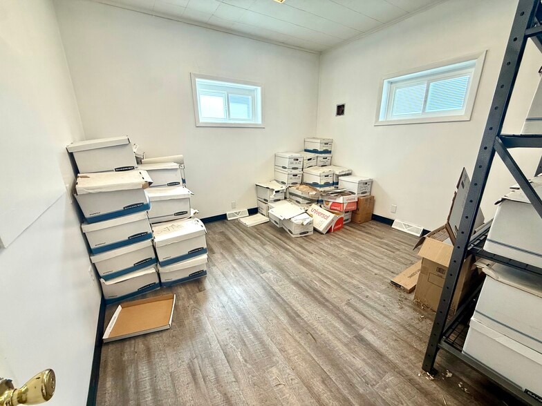 More Photos Of 707 N Lumber St, Bloomington Industrial For Sale