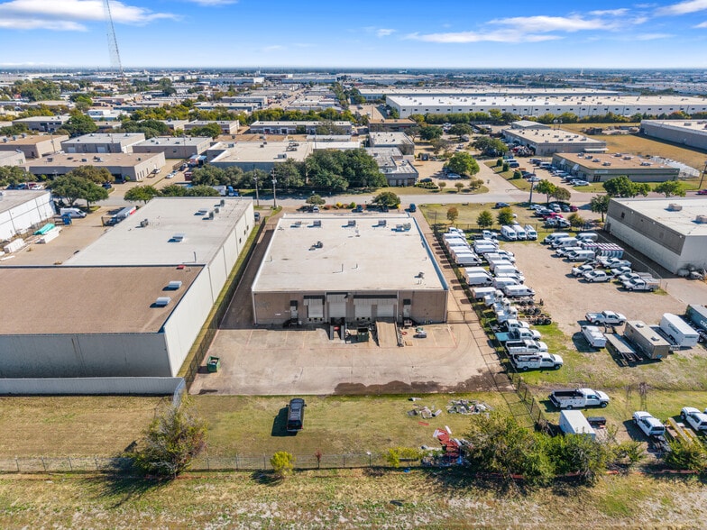 More Photos Of 10823 Sanden Dr, Dallas Flex For Lease