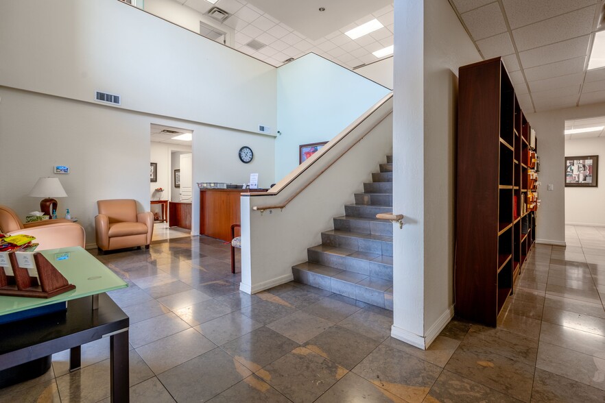 More Photos Of 365 E Coronado Rd, Phoenix Office For Sale