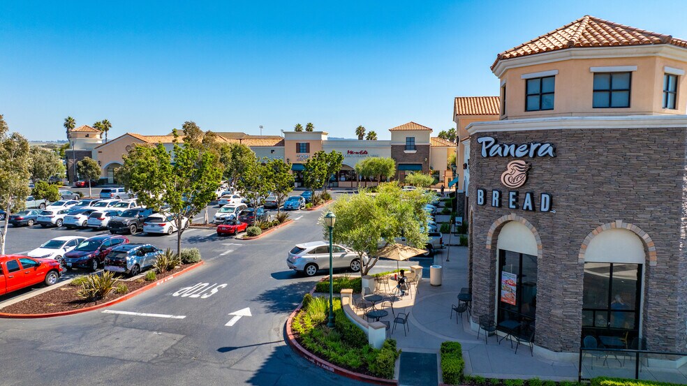 More Photos Of 550 E Betteravia Rd, Santa Maria Freestanding For Lease