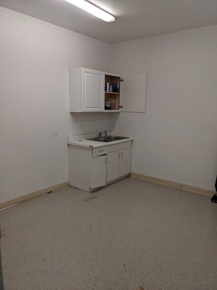 More Photos Of 2720 Calloway Dr, Bakersfield Storefront Retail Office For Lease
