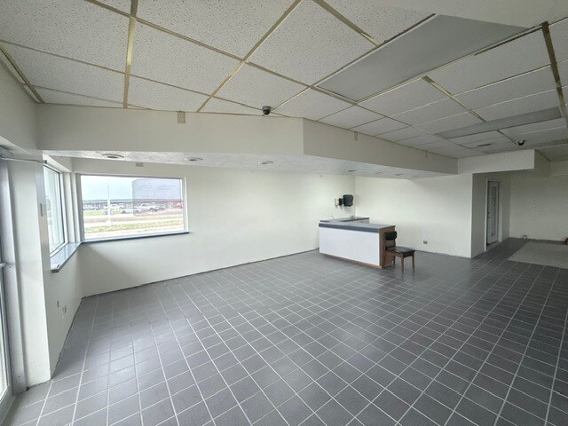 More Photos Of 3153 Joliet Ave, Missouri Valley Convenience Store For Sale