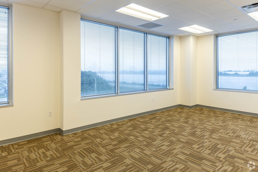 More Photos Of 9725 NW 117th Ave, Medley Unknown For Lease