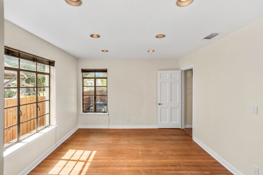 More Photos Of 5600 San Pedro Ave, San Antonio Office Residential For Sale