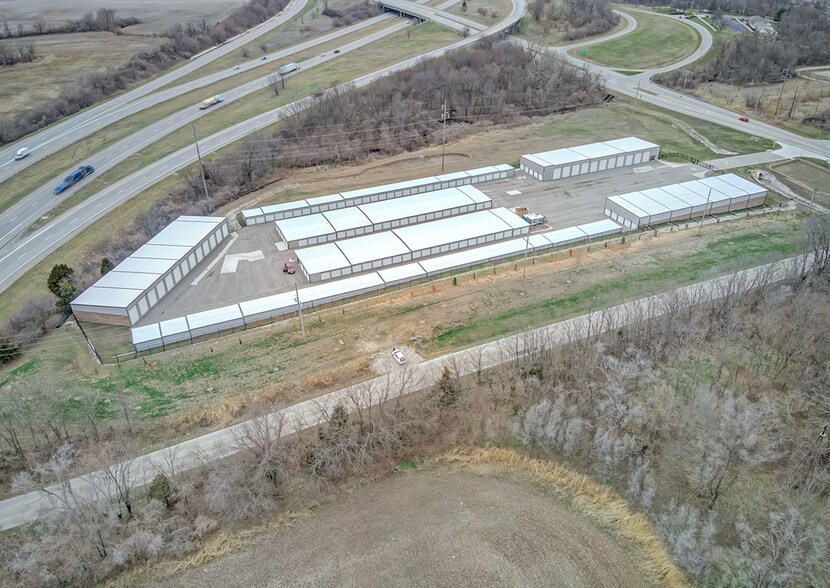 More Photos Of 7557 NW Cookingham Dr, Kansas City Self Storage For Sale