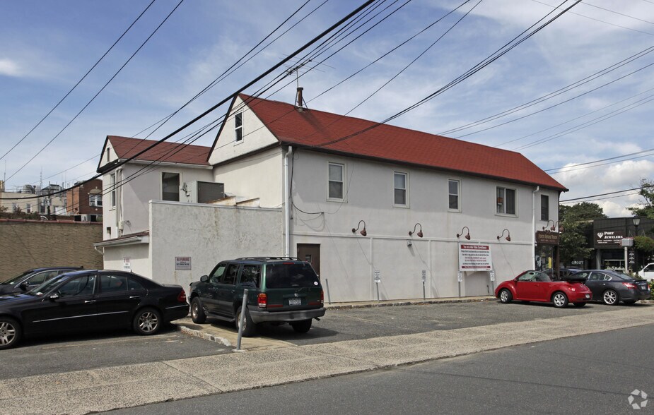 More Photos Of 36 Main St, Port Washington Office Residential For Lease