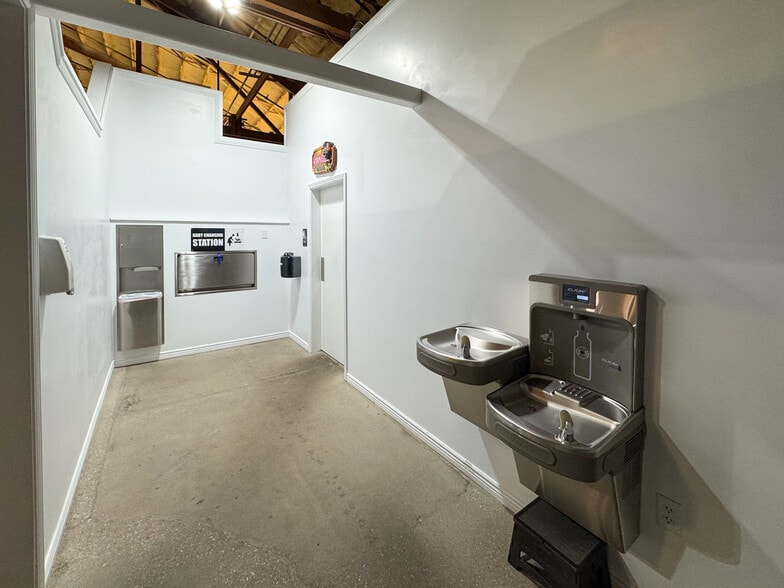 More Photos Of 901 9th St N, Great Falls Showroom For Sale