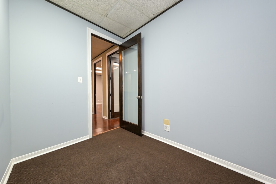 More Photos Of 5625 Cypress Creek Pky, Houston Office For Sale