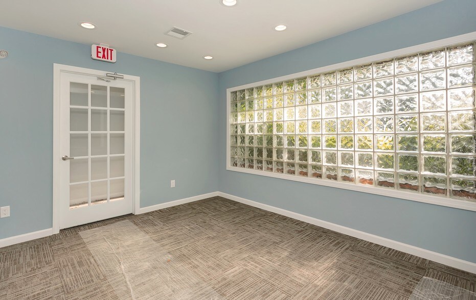 More Photos Of 760 Wellwood Ave, Lindenhurst Office For Sale