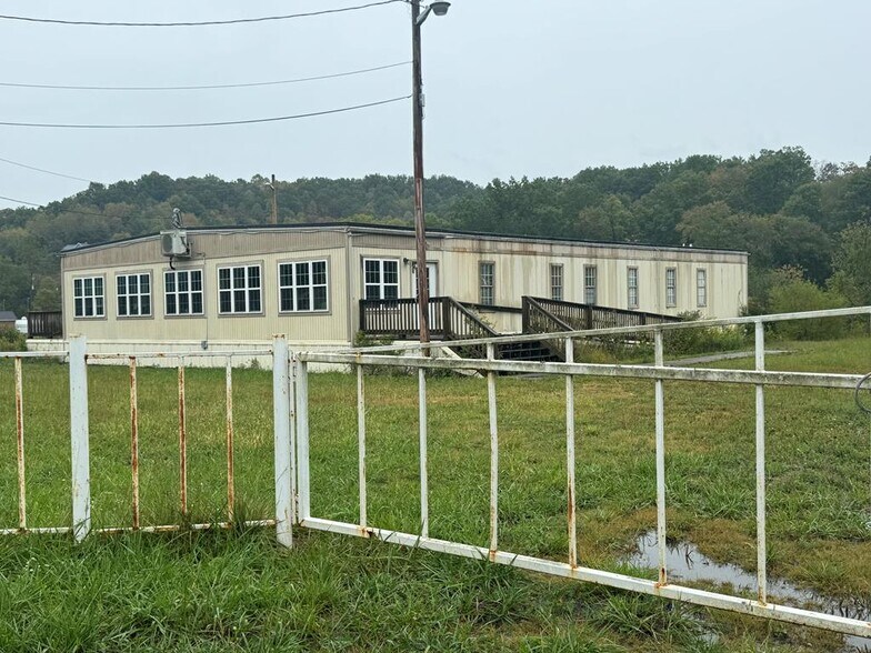 Primary Photo Of 264 Coal River Rd, Glen Daniel Medical For Sale