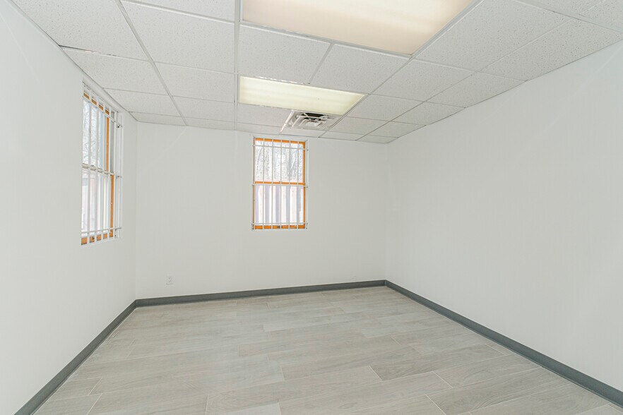 More Photos Of 56 Seguine Ave, Staten Island Storefront Retail Office For Lease