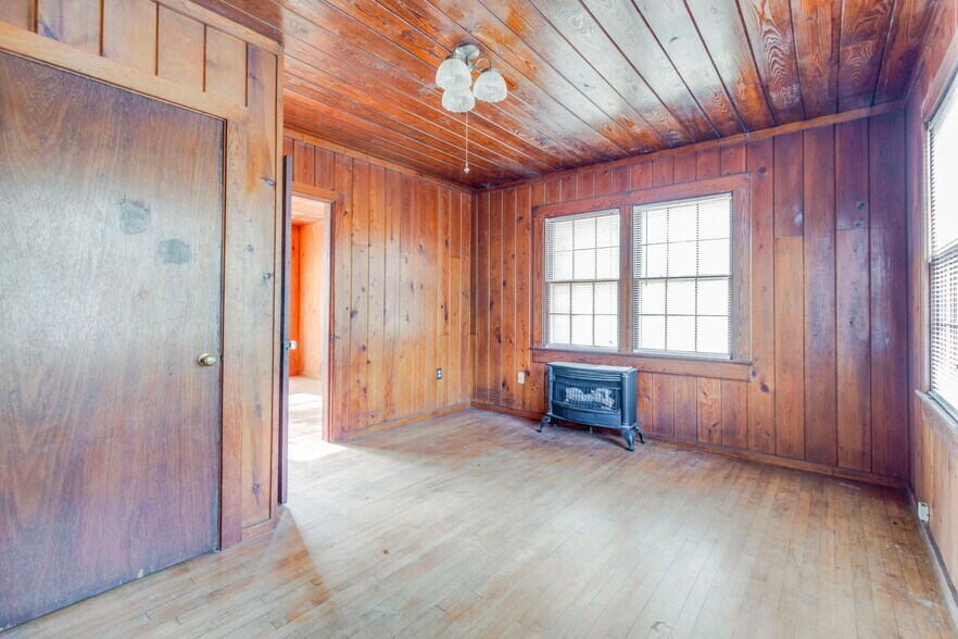 More Photos Of 5601 N Main St, Columbia Office For Sale