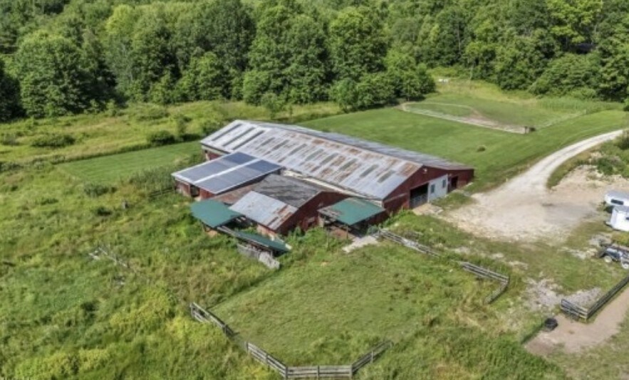 More Photos Of 17500 East River Rd, Columbia Station Horse Stables For Sale