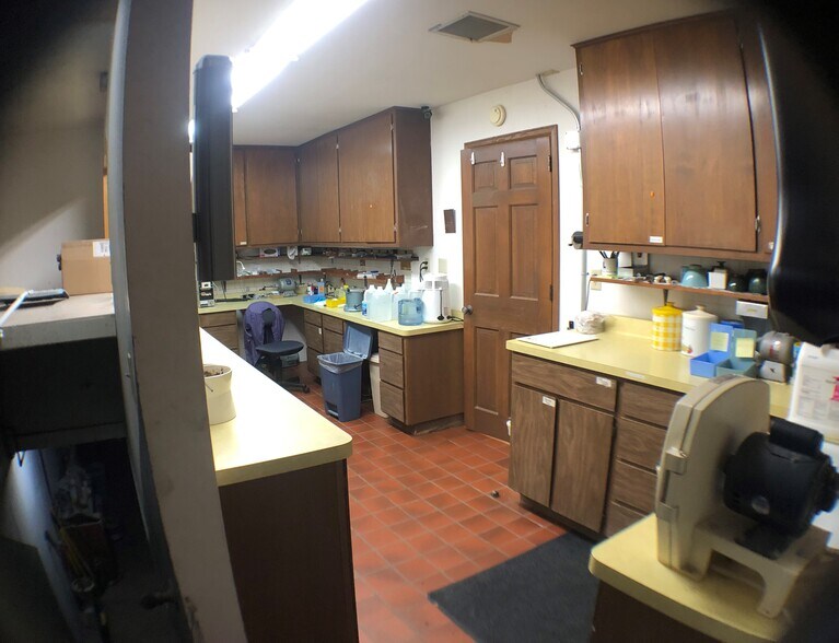 More Photos Of 1013 N Main St, Oshkosh Office For Sale