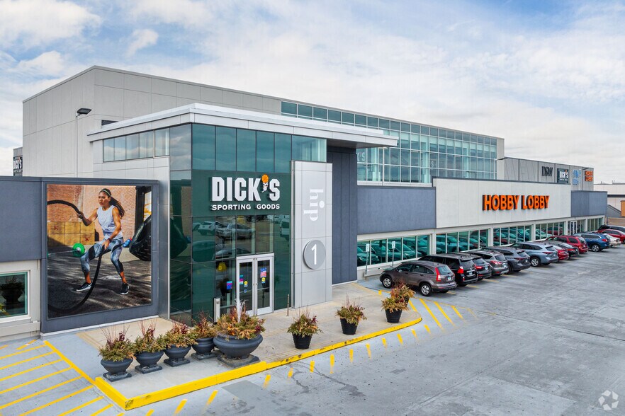 More Photos Of 4104 N Harlem Ave, Norridge Unknown For Lease