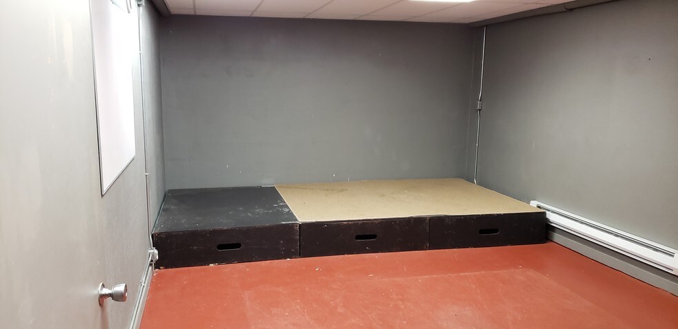 More Photos Of 10201 100th Ave, Fort Saskatchewan General Retail For Lease