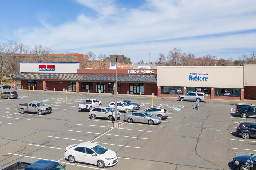 More Photos Of 569-627 Frost Ave, Warrenton Unknown For Lease